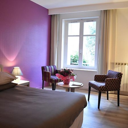 Logis Hotel Saint-Roch Pleumartin Bagian luar foto