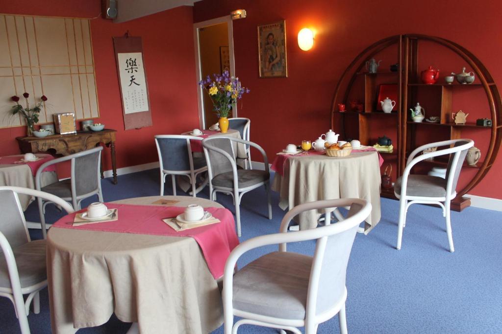 Logis Hotel Saint-Roch Pleumartin Bagian luar foto