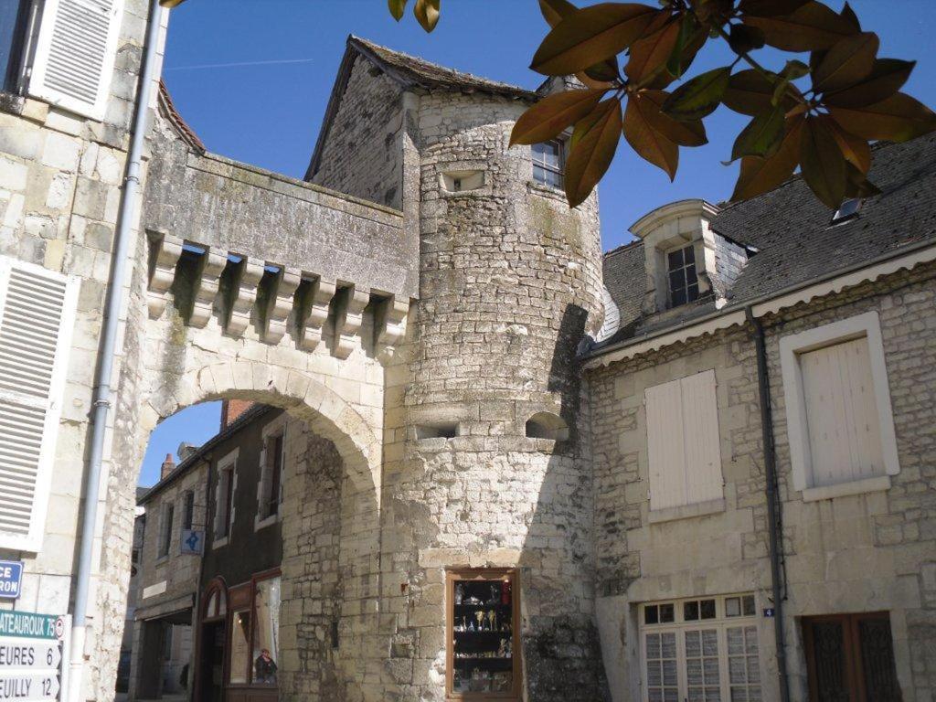 Logis Hotel Saint-Roch Pleumartin Bagian luar foto