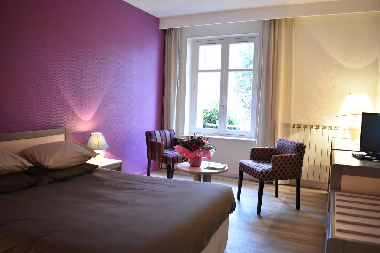 Logis Hotel Saint-Roch Pleumartin Bagian luar foto
