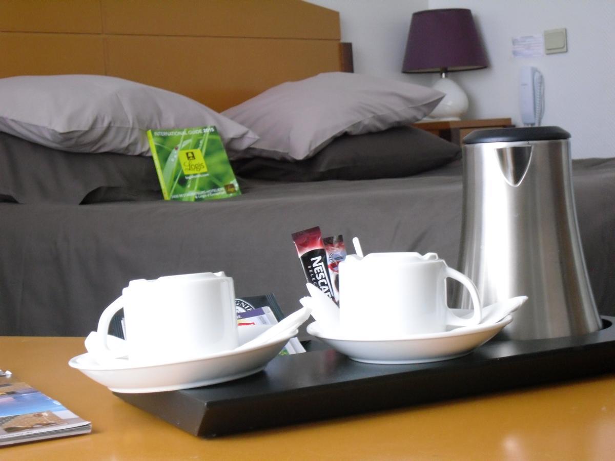 Logis Hotel Saint-Roch Pleumartin Bagian luar foto