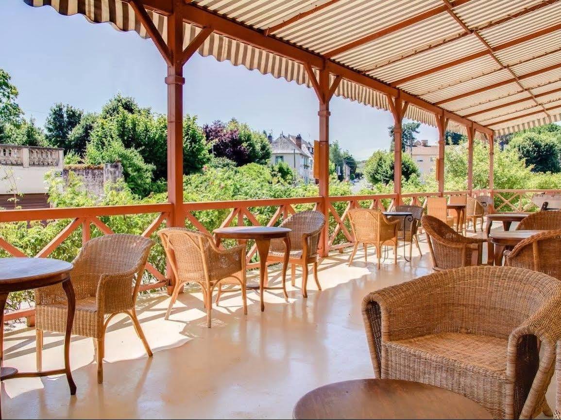 Logis Hotel Saint-Roch Pleumartin Bagian luar foto