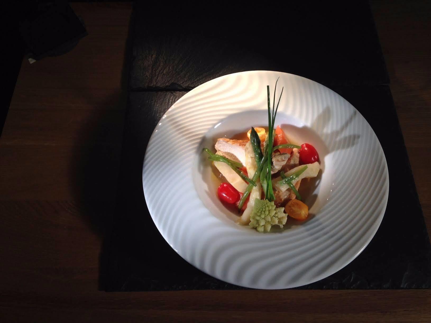 Logis Hotel Saint-Roch Pleumartin Bagian luar foto