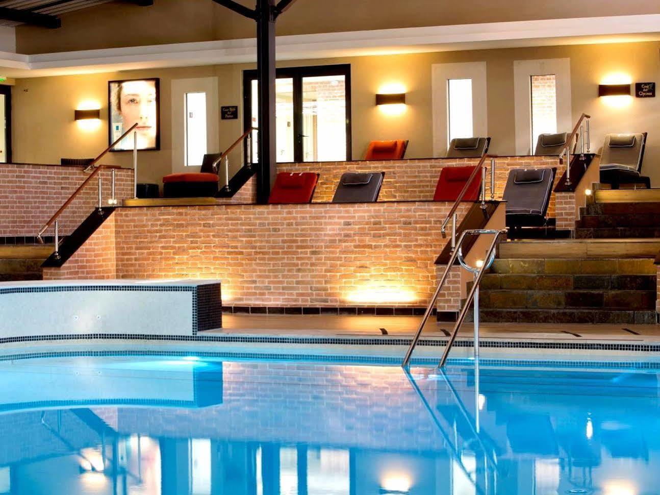 Logis Hotel Saint-Roch Pleumartin Bagian luar foto