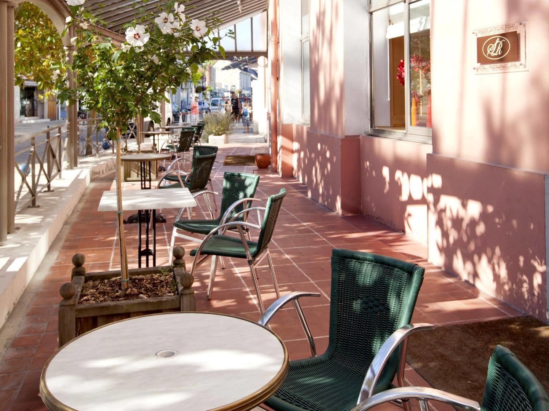 Logis Hotel Saint-Roch Pleumartin Bagian luar foto